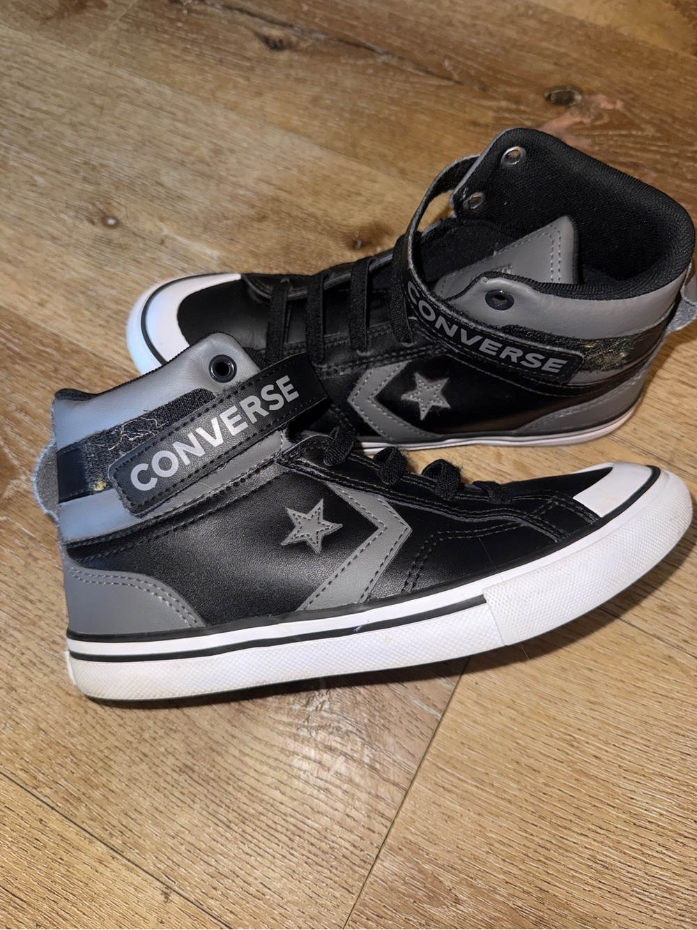 Converse Kids Black and Gray High-Top Sneakers (SIZE 3 BOY !)